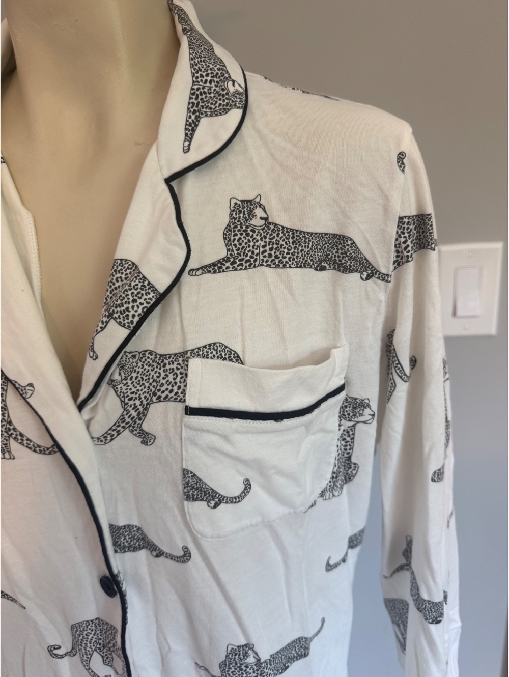 Petite Plume Women's Small White Cotton Leopard Print Pajama Shirt - Picture 2 of 10